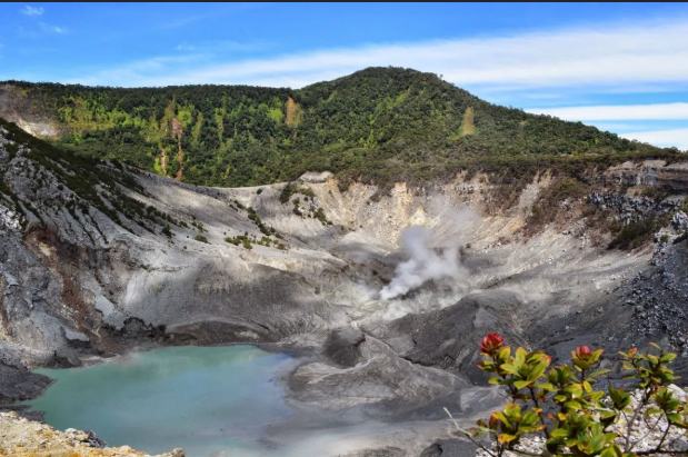 Gunung Tangkuban Parahu